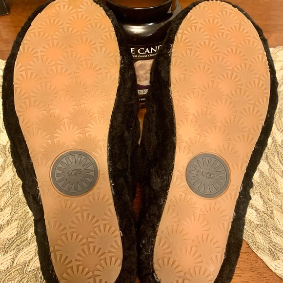 Ugg brand fuzzy slippers - Picture 4 of 4